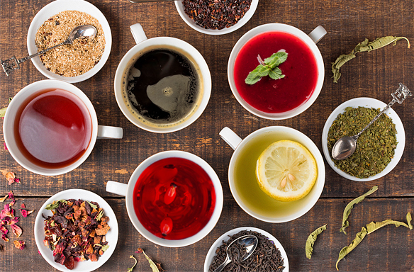 Aromatischer Tee, kostbarer Kaffee und Zichorie, süßer Mors und Kissel.